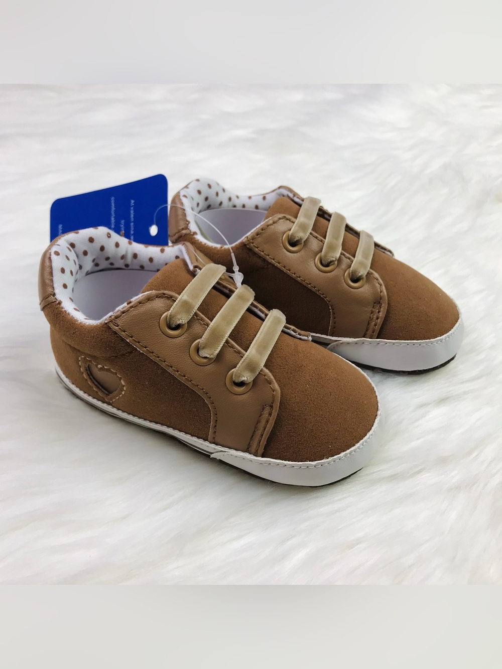 NWT Baby Girls Brown Hearts Print Lace Up Front Sneakers Size 5
